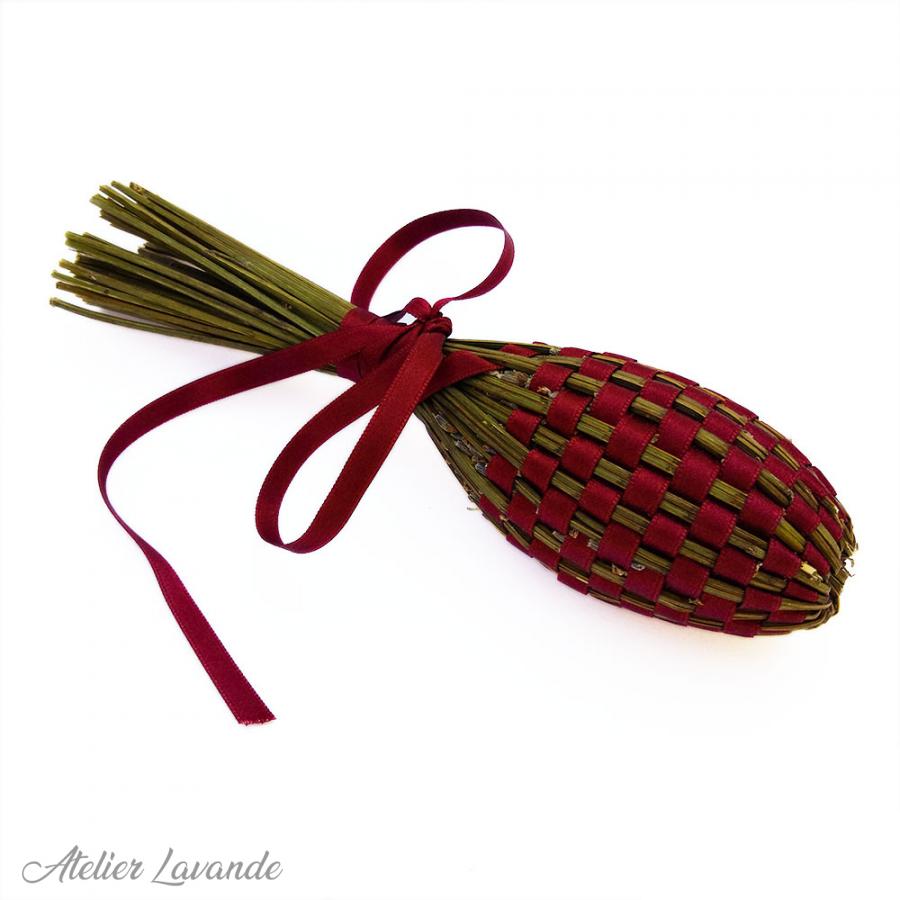 Fuseau de lavande de Provence avec ruban satin couleur Bordeaux Fuseau de lavande de Provence avec ruban satin couleur Bordeaux