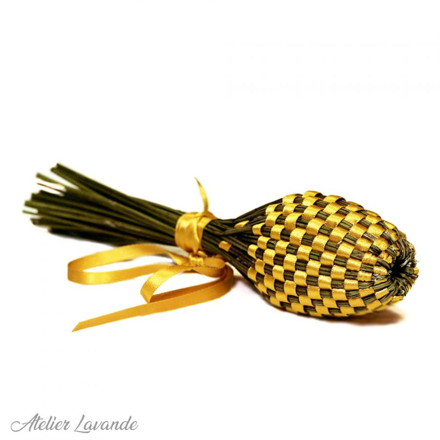 Fuseau de lavande de Provence avec ruban satin couleur Jaune d'Or Fuseau de lavande de Provence avec ruban satin couleur Jaune d'Or