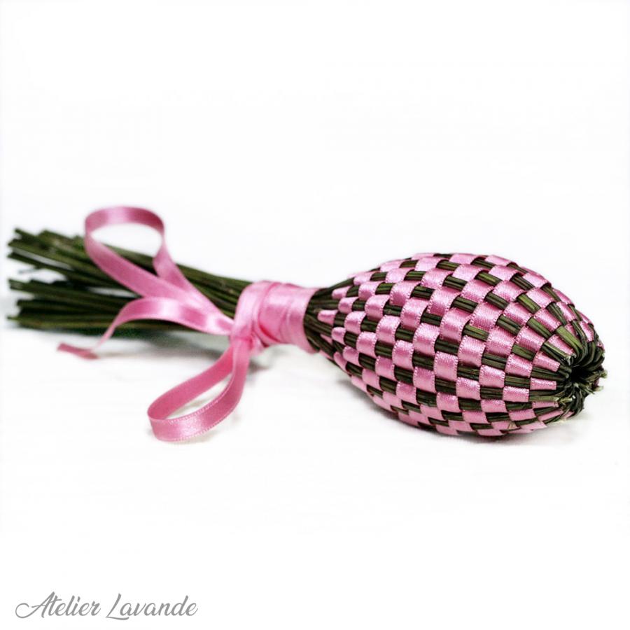 Fuseau de lavande de Provence avec ruban satin couleur Rose Fuseau de lavande de Provence avec ruban satin couleur Rose